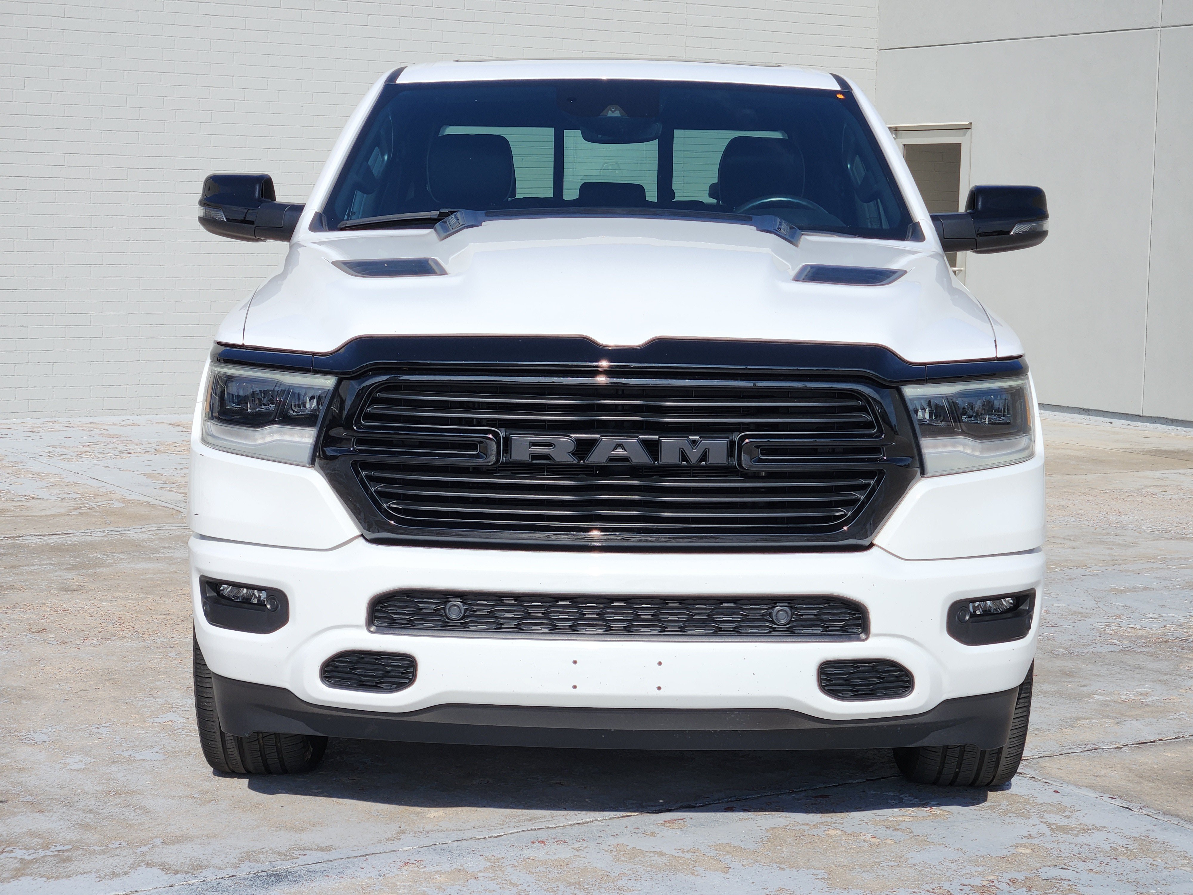 Used 2023 RAM 1500 Laramie AWD/4WD image 3