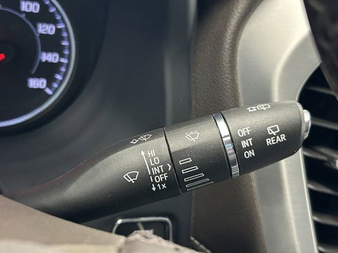 Used 2023 GMC Acadia SLT image 26