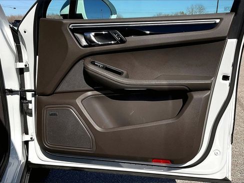 Used 2017 Porsche Macan Base image 27