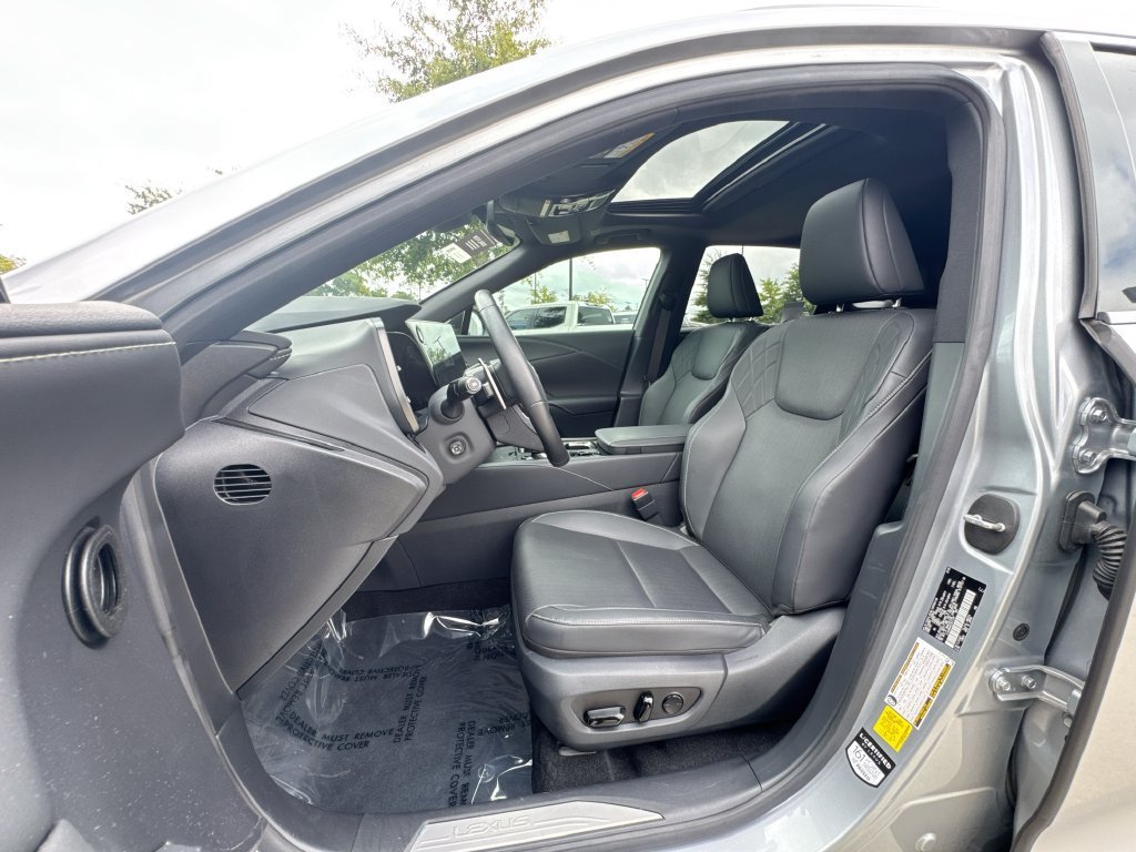 Used 2025 Lexus RX 350 Premium w/ Accessory Package (Z1) FWD image 21