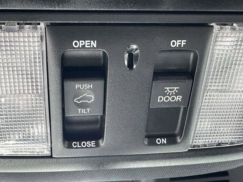 Used 2022 Honda Pilot TrailSport image 39