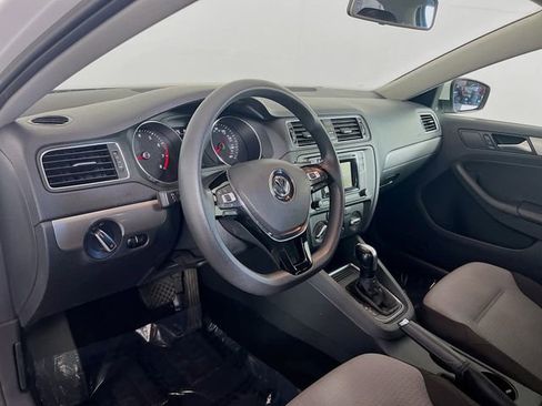 Used 2017 Volkswagen Jetta S image 10