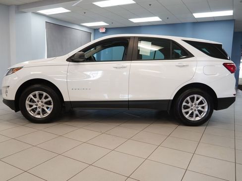 Used 2021 Chevrolet Equinox LS image 2
