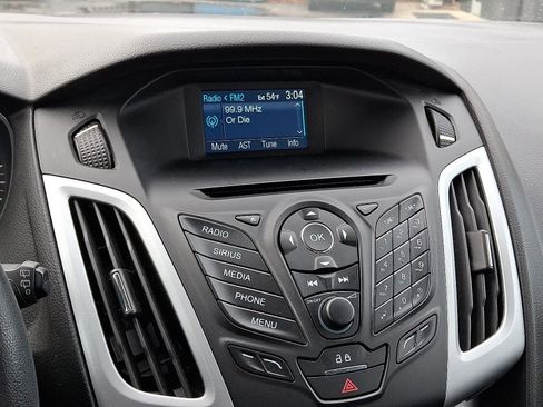 Used 2014 Ford Focus SE w/ Equipment Group 201A image 17