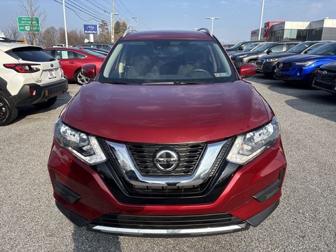 Used 2020 Nissan Rogue SV image 2