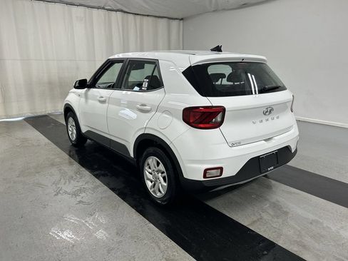 Used 2021 Hyundai Venue SE FWD image 7