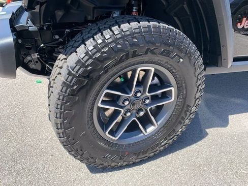 New 2025 Jeep Gladiator Mojave w/ Convenience Group image 29