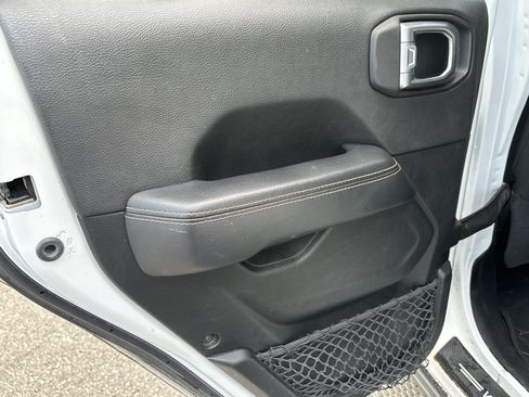 Used 2020 Jeep Wrangler Unlimited Sahara AWD/4WD image 20