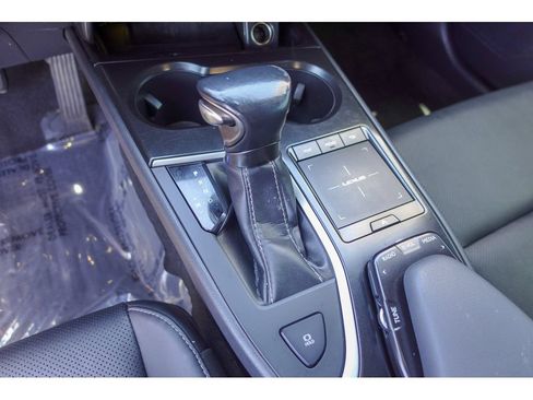 Used 2019 Lexus UX 200 w/ Premium Package FWD image 23