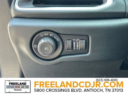 New 2025 Chrysler Pacifica Select image 18