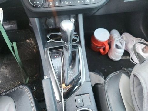 Used 2015 Toyota Corolla LE image 10