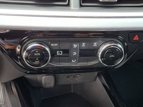 Used 2024 Chevrolet Trax LT FWD image 12