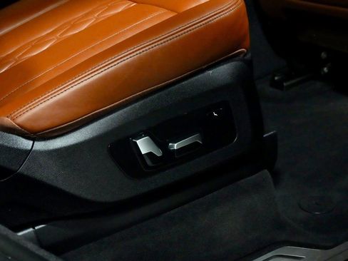 Used 2023 BMW X7 xDrive40i w/ Premium Package image 10