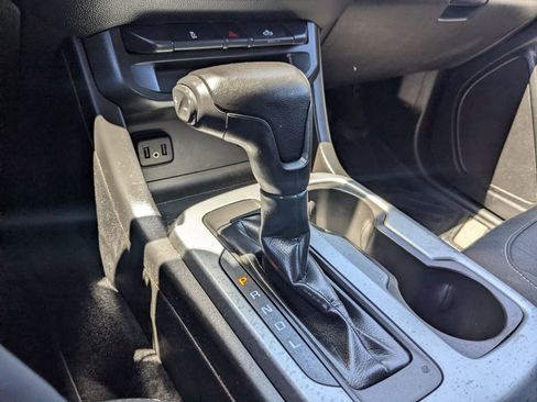 Used 2021 Chevrolet Colorado LT RWD image 18