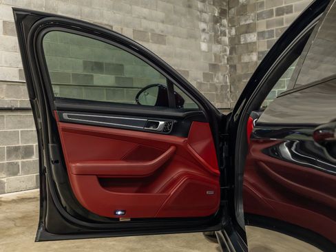 Used 2020 Porsche Panamera GTS image 38