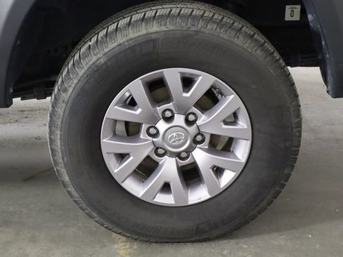 Used 2018 Toyota Tacoma SR5 RWD image 34