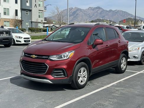 Used 2022 Chevrolet Trax LT w/ Driver Confidence Package image 5