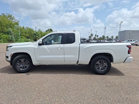 Used 2025 Nissan Frontier SV RWD image 4