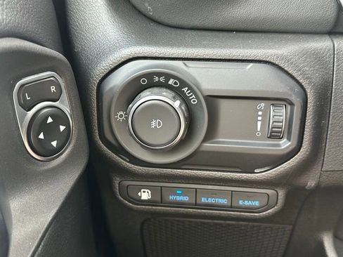 Used 2023 Jeep Wrangler Unlimited Sahara image 18