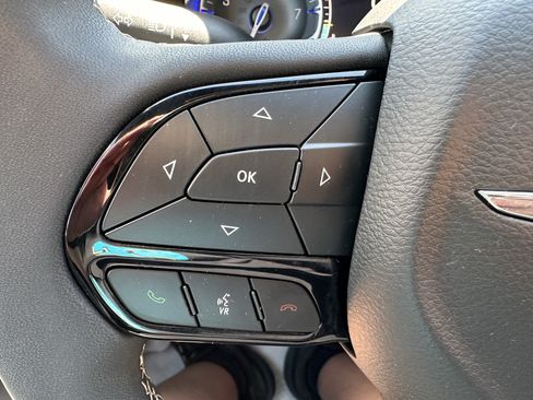 Used 2023 Chrysler Pacifica Touring-L w/ S Appearance Package AWD/4WD image 19