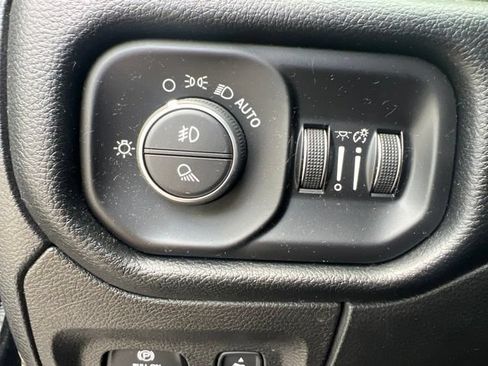 Used 2019 RAM 1500 Big Horn AWD/4WD image 14