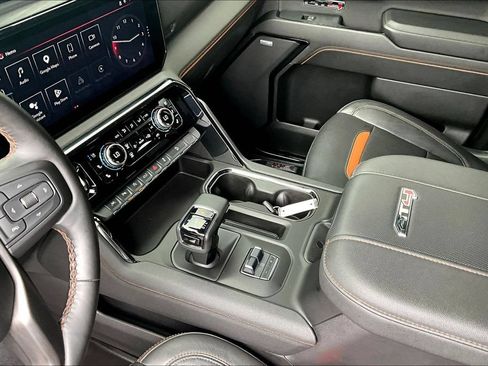 Used 2023 GMC Sierra 1500 AT4 w/ Technology Package AWD/4WD image 15