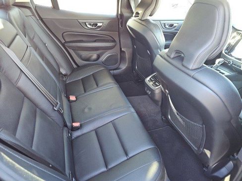 Used 2019 Volvo S60 T5 Inscription image 16