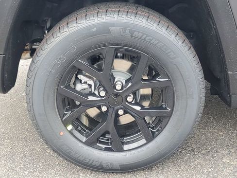 New 2025 Jeep Grand Cherokee Altitude image 6