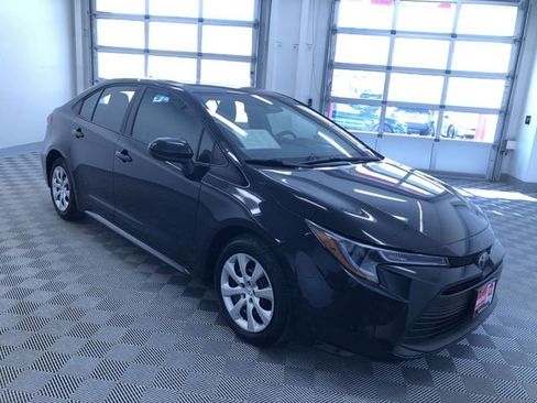 Used 2025 Toyota Corolla LE image 36