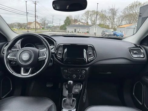 Used 2018 Jeep Compass Latitude w/ Popular Equipment Group image 9