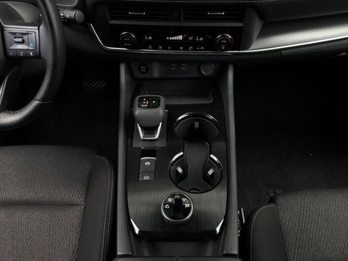 Used 2025 Nissan Rogue SV AWD/4WD image 14