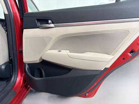 Used 2020 Hyundai Elantra SEL image 27