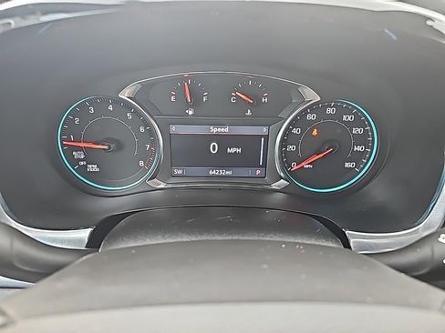 Used 2023 Chevrolet Traverse LT w/ Rear Camera Mirror Package image 31