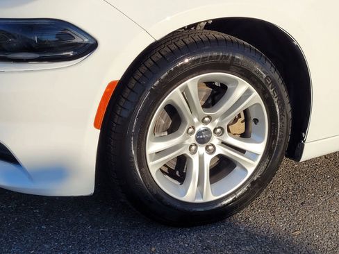 Used 2022 Dodge Charger SXT RWD image 9