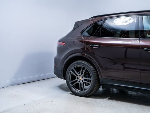 Used 2023 Porsche Cayenne Platinum Edition image 11