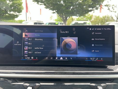 Used 2024 BMW X5 xDrive40i w/ M Sport Package AWD/4WD image 18