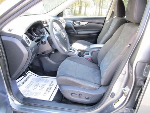 Used 2015 Nissan Rogue SV w/ SV Premium Package image 17