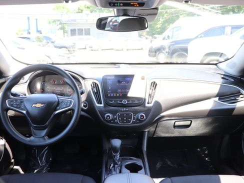 Used 2025 Chevrolet Malibu LT FWD image 16