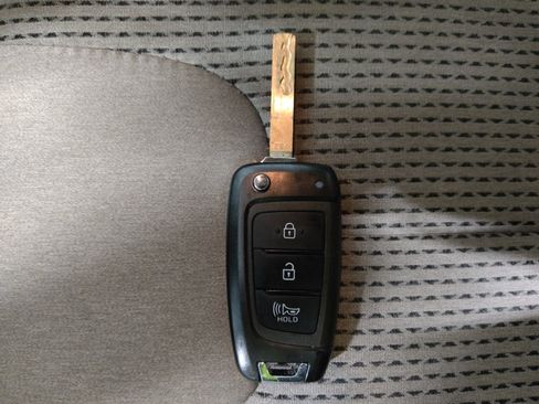 Used 2023 Hyundai Santa Fe SE AWD/4WD image 32