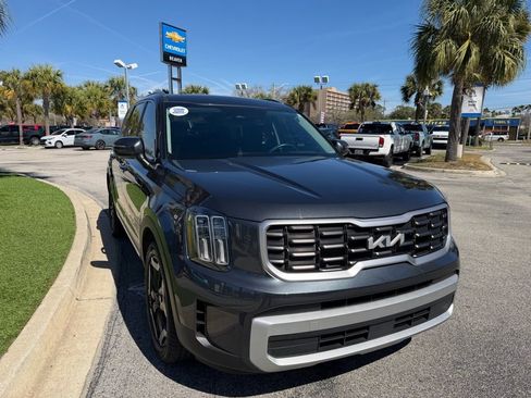 Used 2024 Kia Telluride S w/ S Sunroof Package image 2