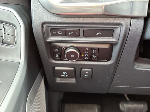 Used 2023 Ford F150 Lariat w/ Trailer Tow Package image 27