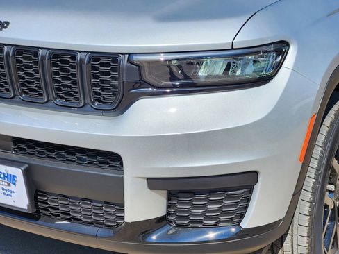 New 2025 Jeep Grand Cherokee L Altitude RWD image 5