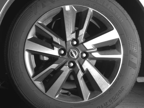 Used 2025 Nissan Versa SV image 12