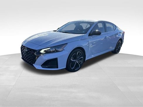 Used 2023 Nissan Altima 2.5 SR image 3