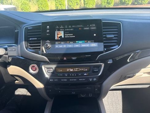 Used 2019 Honda Pilot Touring image 17