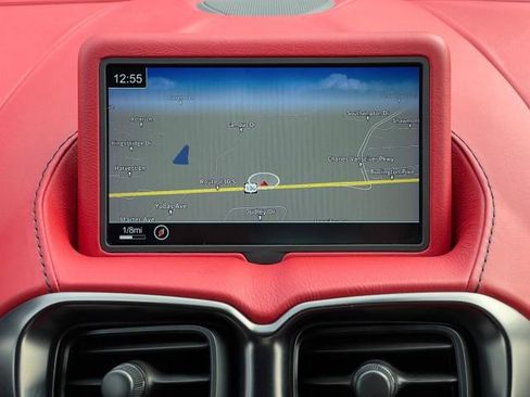 Used 2021 Aston Martin V8 Vantage Roadster image 24