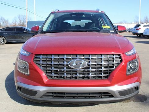 New 2025 Hyundai Venue SEL image 8