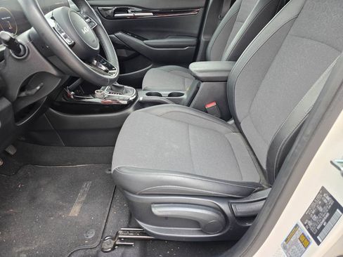 Used 2024 Kia Seltos S image 10