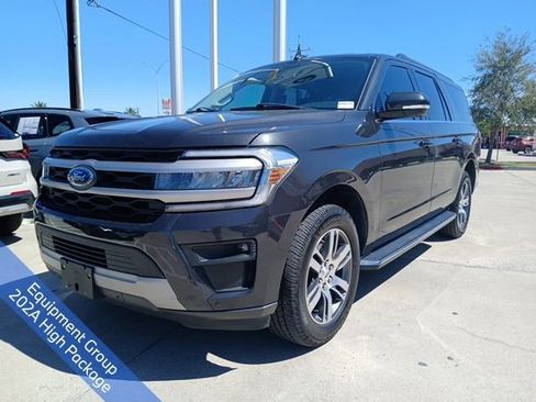 Used 2022 Ford Expedition Max XLT image 3