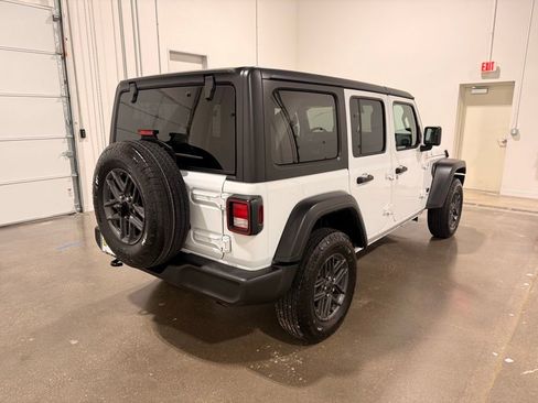 Used 2025 Jeep Wrangler Sport S image 5